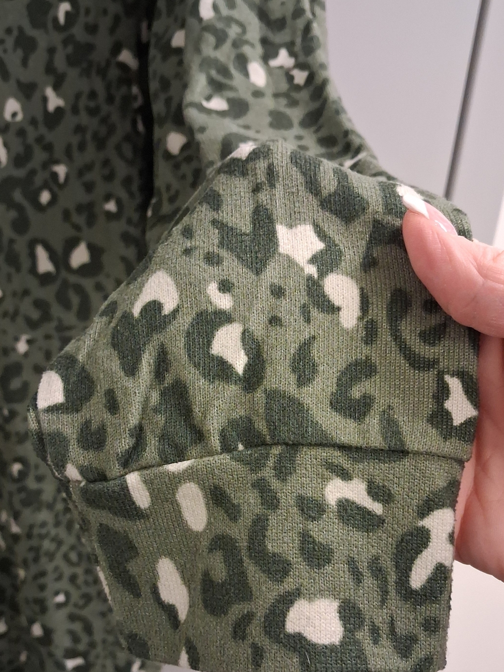 Jenni intimates Olive Green Leopard Print V-Neck Tunic nightshirt. NWOT L - Picture 2 of 6